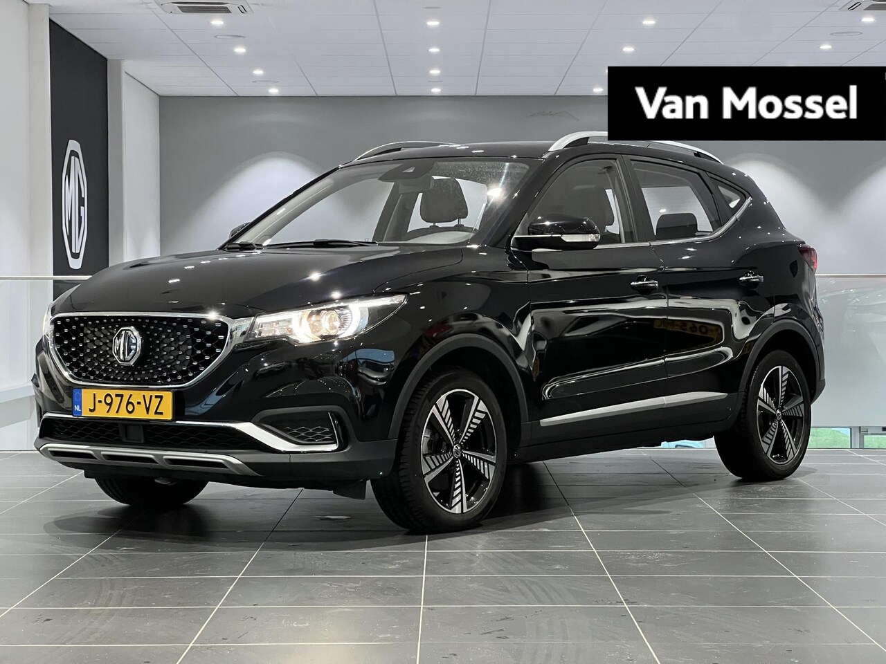 MG ZS - EV Luxury 45 kWh / Apple Carplay / Schuif-kantel dak / Camera - AutoWereld.nl