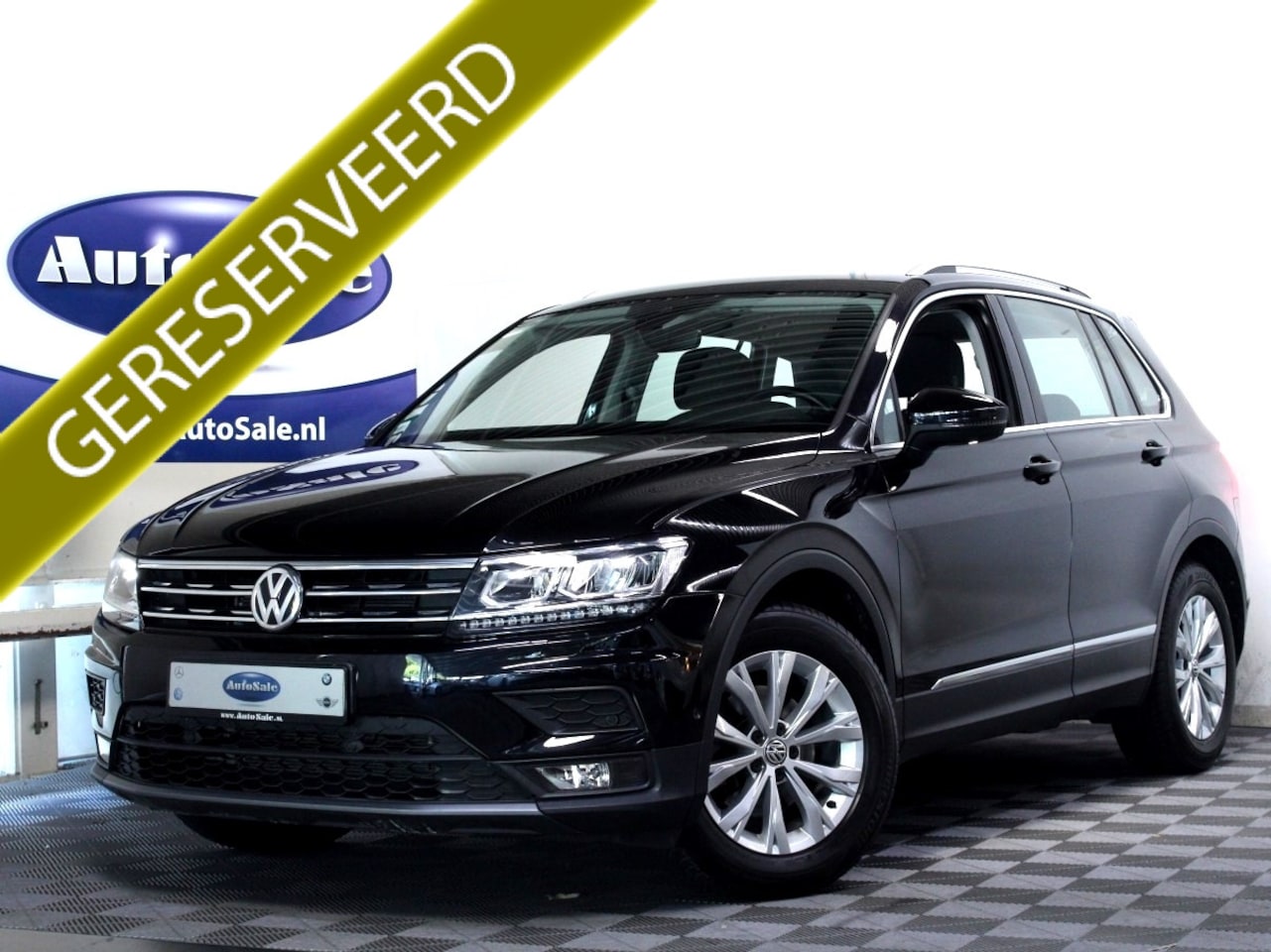 Volkswagen Tiguan - 1.4 TSI ACT Highline 54000km 1eEIG! ACC NAV CAMERA STOELVW '18 - AutoWereld.nl