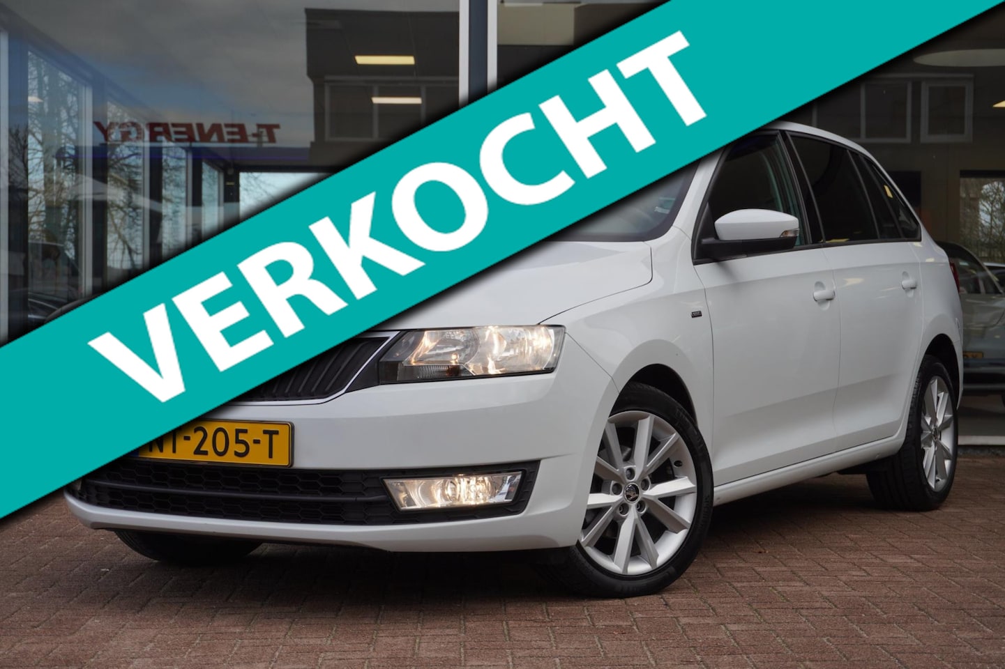 Skoda Rapid Spaceback - 1.2 TSI Greentech Drive | Automaat | Panodak | Trekhaak | Airco | Vol opties | Dealerauto - AutoWereld.nl