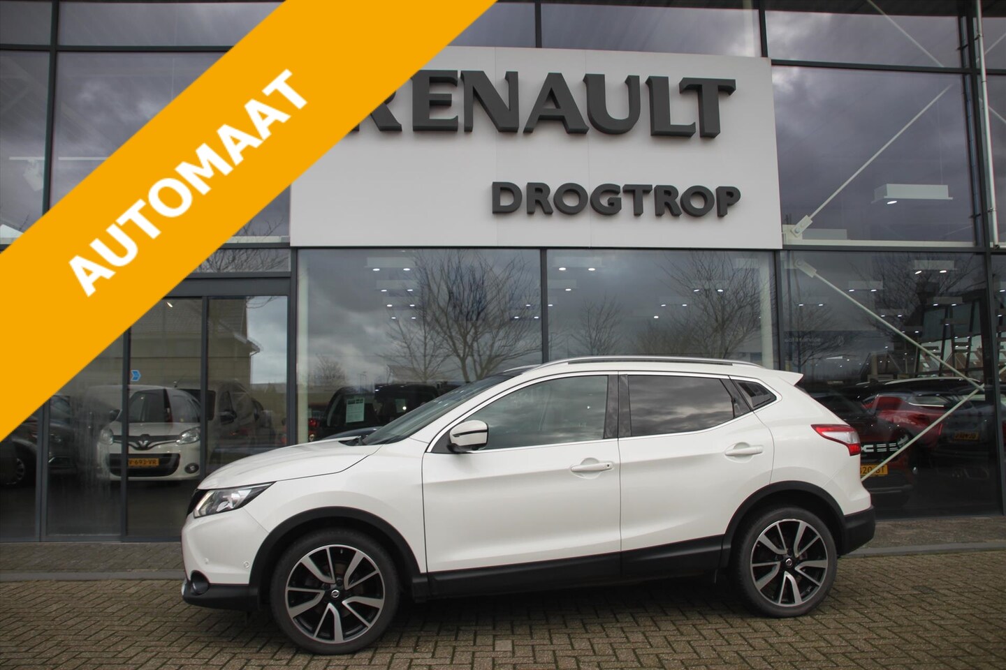 Nissan Qashqai - 115PK-TEKNA-AUTOM-87DKM-LEDER-GLASDAK-NAVI- - AutoWereld.nl