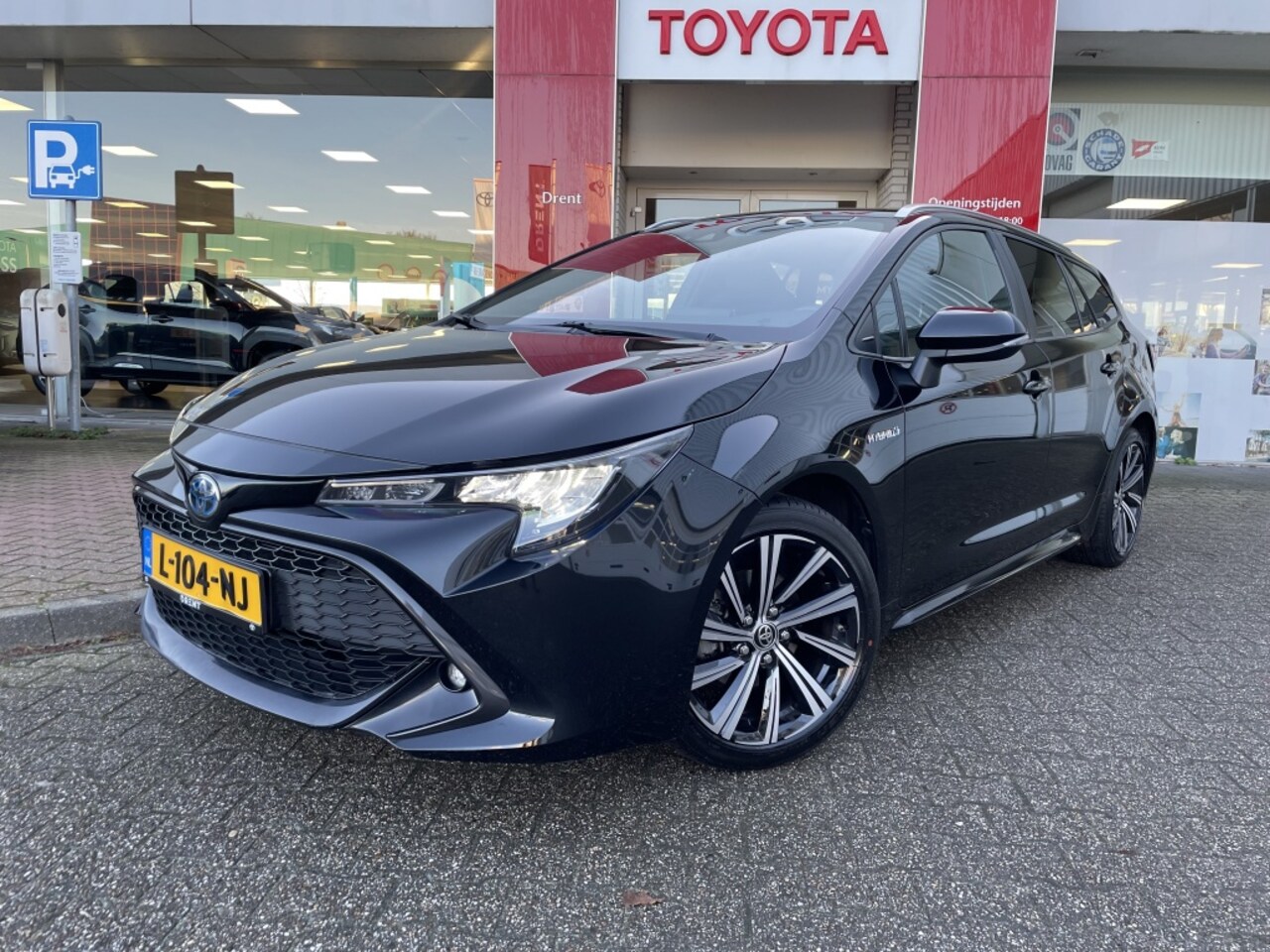 Toyota Corolla Touring Sports - 1.8 Hybrid Dynamic | Keyless entry + start | Stoelverwarming | D - AutoWereld.nl