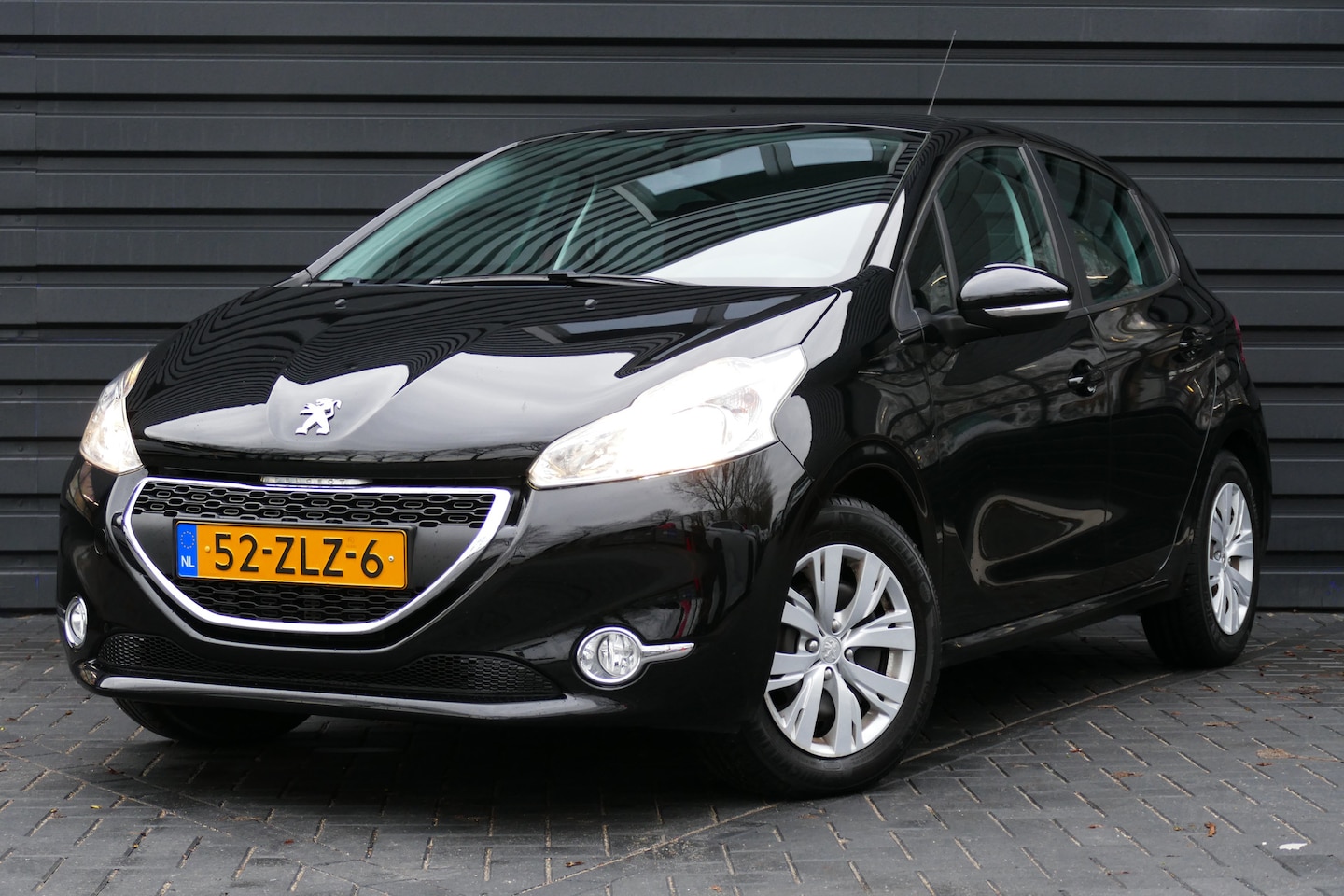 Peugeot 208 - 1.2 VTi 82PK 5-DRS Active / NAVI / LED / AIRCO / PDC / TREKHAAK / BLUETOOTH / CRUISECONTRO - AutoWereld.nl