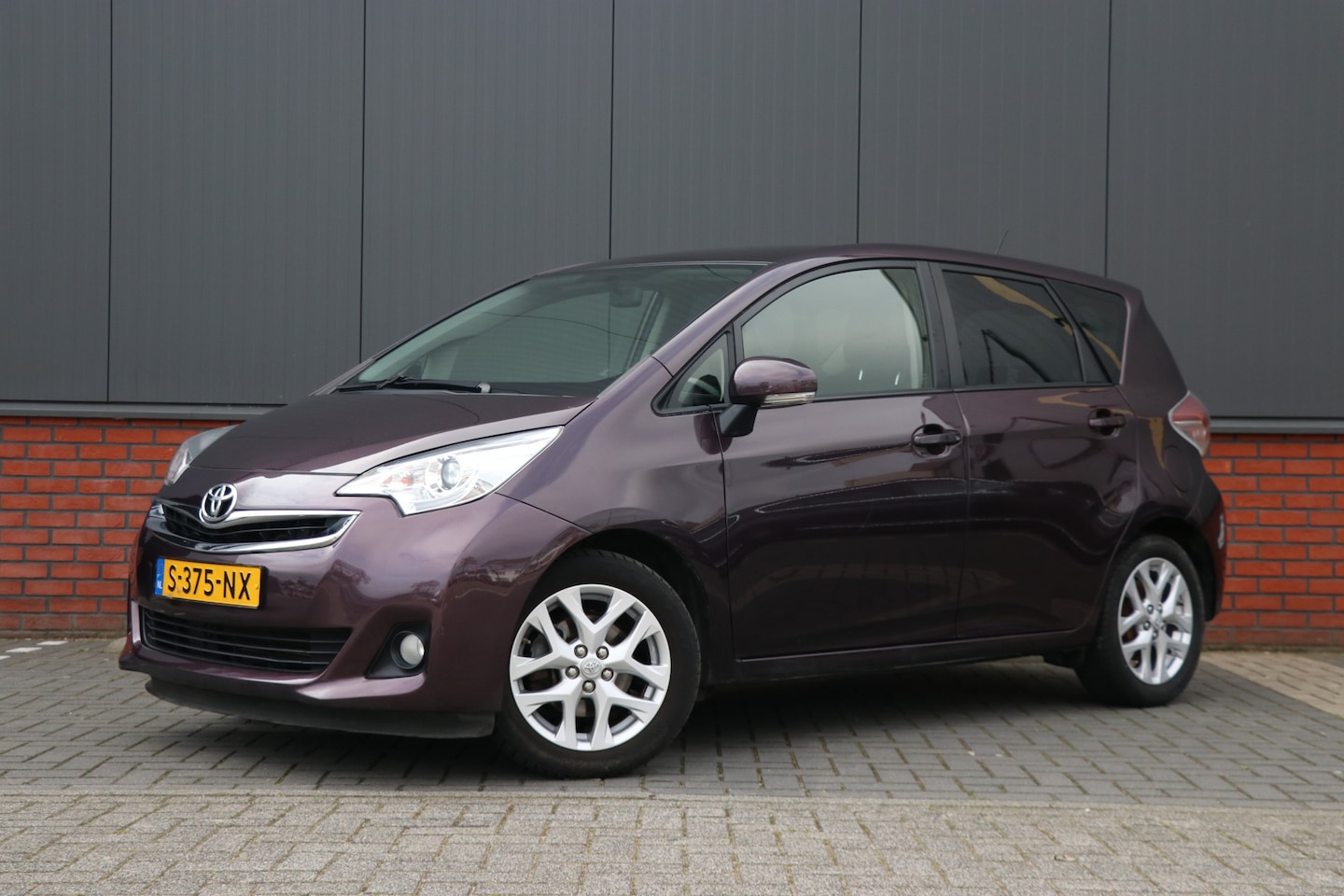 Toyota Verso S - 1.3 VVT-i Dynamic Panoramadak  Camera Automaat - AutoWereld.nl