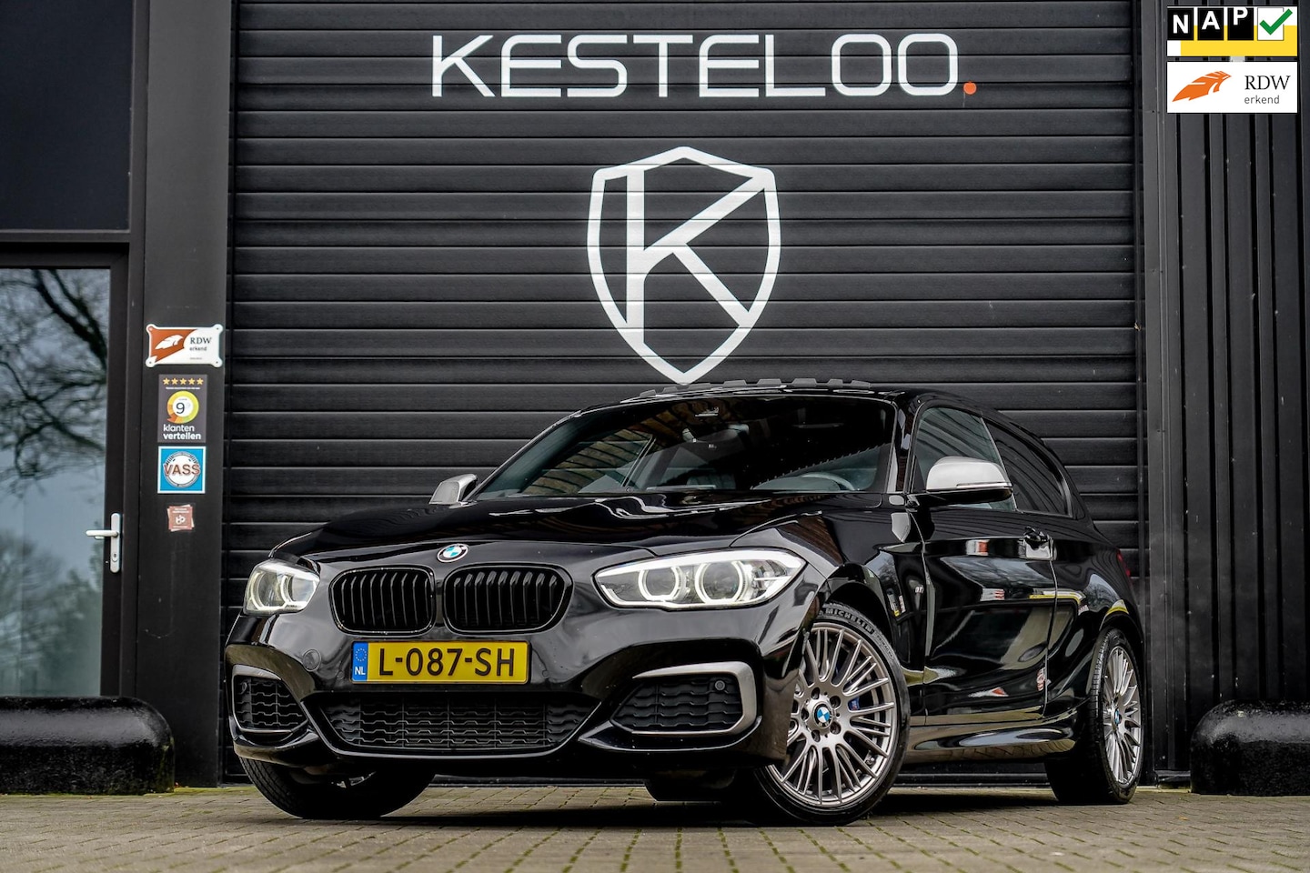 BMW 1-serie - M135i xDrive 326 pk FACELIFT/SCHUIFDAK/KEYLESS/LEDER/HARMAN-KARDON/FULL OPTIONS - AutoWereld.nl