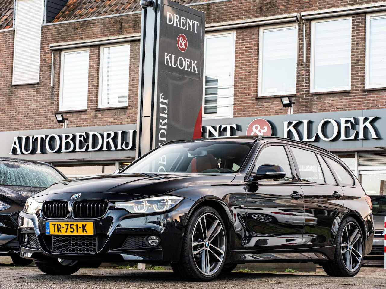 BMW 3-serie Touring - 320i Edition M Sport Shadow High Exe ORG NL PANO 19 INCH SHADOW STUURWIEL VERW 150000KM!! - AutoWereld.nl