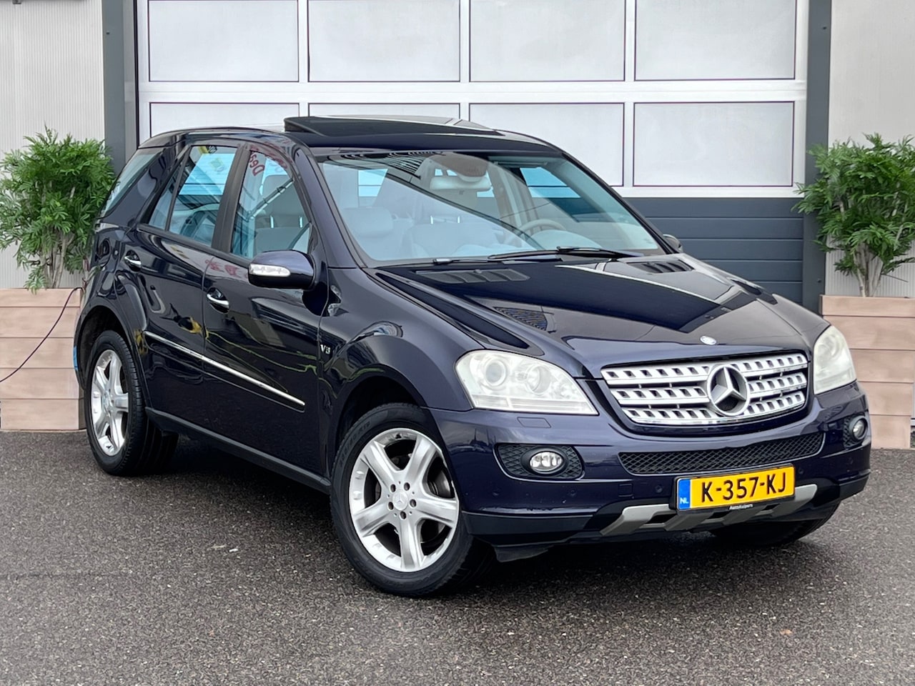 Mercedes-Benz M-klasse - 350 / YOUNGTIMER / INCL BTW AUTO / SCHUIFDAK / LUCHTVERING / AIRCO / PDC / LEER - AutoWereld.nl