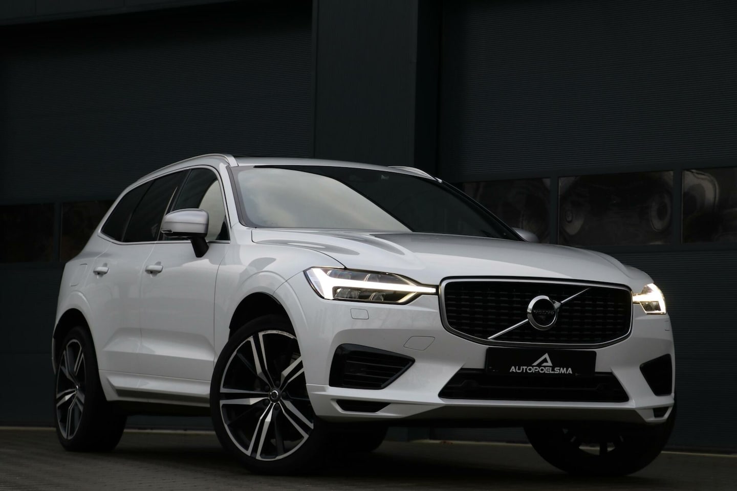 Volvo XC60 - 2.0 T8 304PK Twin Engine AWD |R-DESIGN| Panodak 360Cam Sportzetels Blindspot Full Led Carp - AutoWereld.nl