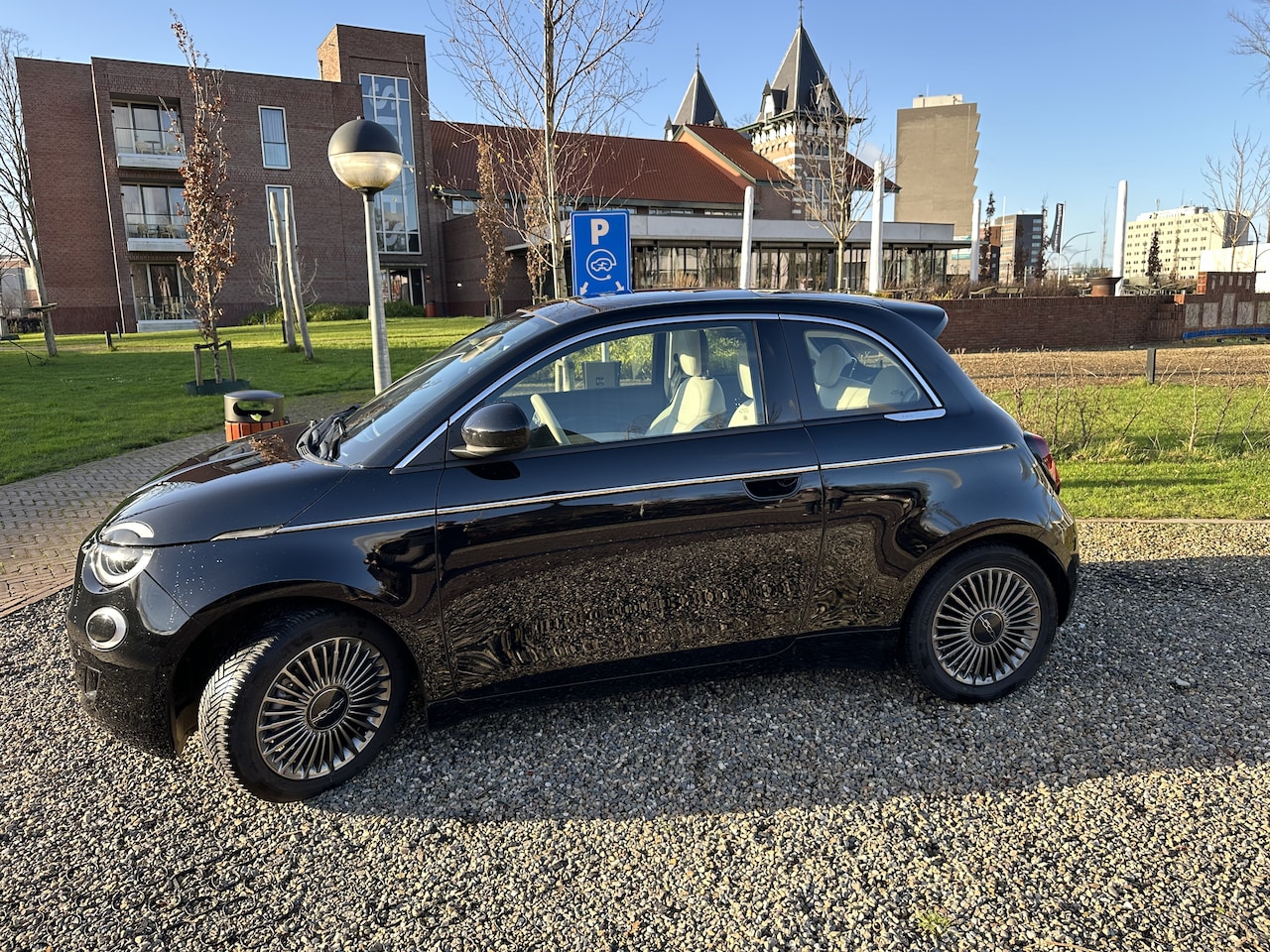 Fiat 500 - La Prima Wit Leder | Navi | ECC | Cam | LMV | Pano | NW prijs ca € 35000 - AutoWereld.nl