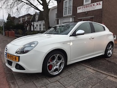 Alfa Romeo Giulietta - 1.4 T Distinctive, Automaat, Panoramadak, NL-Auto, 1e eigenaar