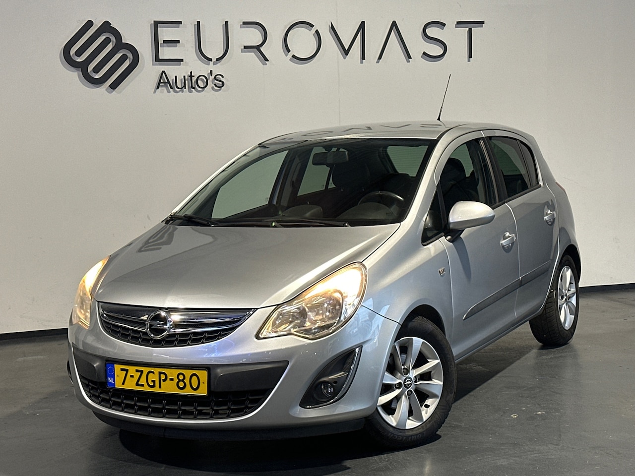 Opel Corsa - 1.4-16V Design Edition 5Deurs - Nieuw apk - LMV - AutoWereld.nl