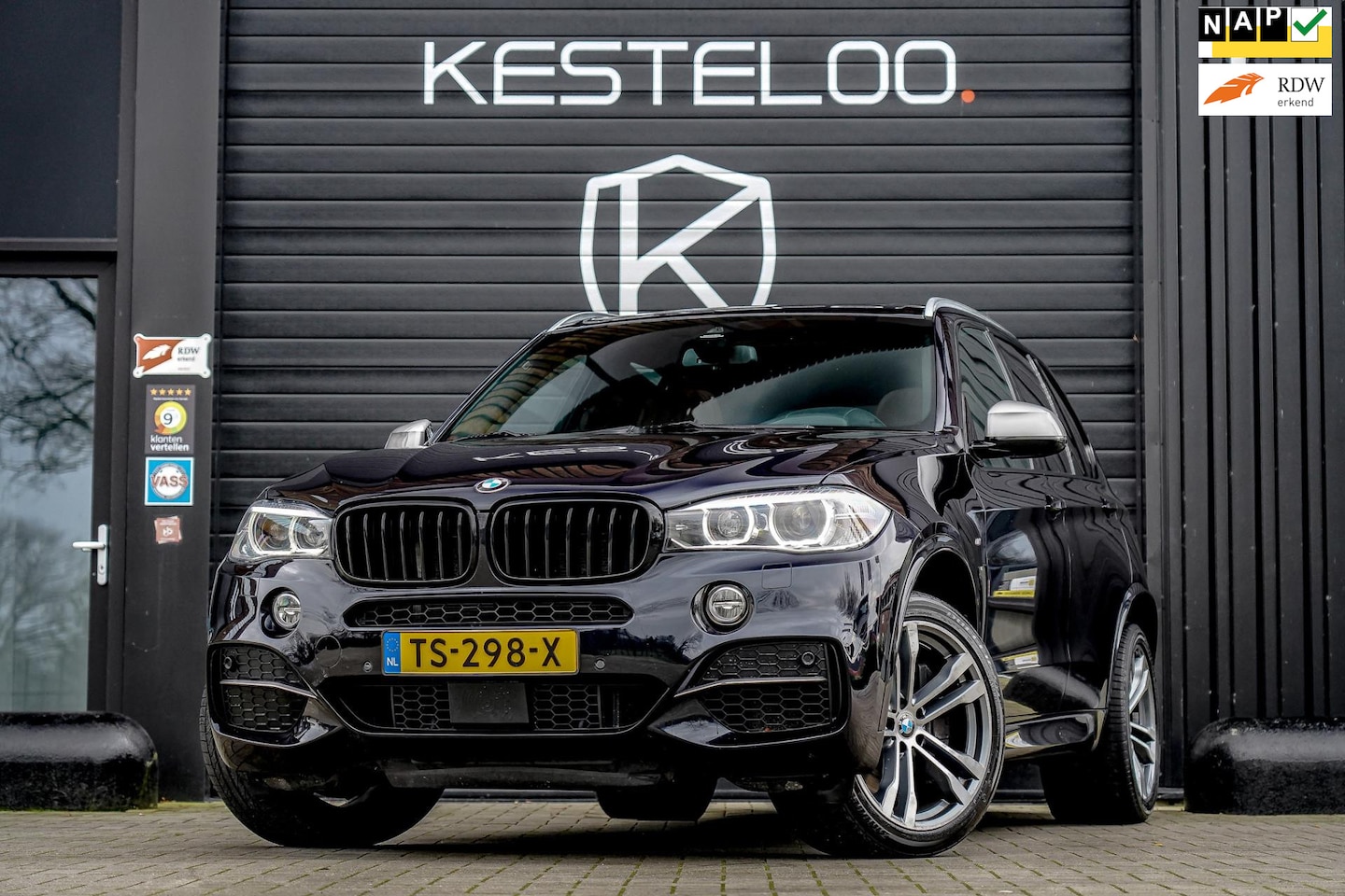 BMW X5 - M50d 7p. XDRIVE 381pk CARBONZWART/PANO/ACC/STANDKACHEL/HUD/SOFTCLOSE/CAMERA - AutoWereld.nl