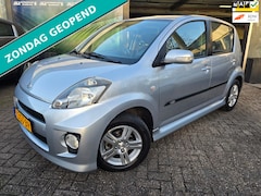 Daihatsu Sirion 2 - 1.3-16V Comfort | NIEUWE APK | AIRCO | ELEC RAMEN | LMV |