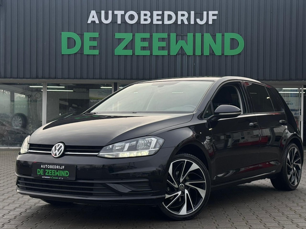 Volkswagen Golf - 1.0 TSI Highline 1.0 TSI Highline - AutoWereld.nl