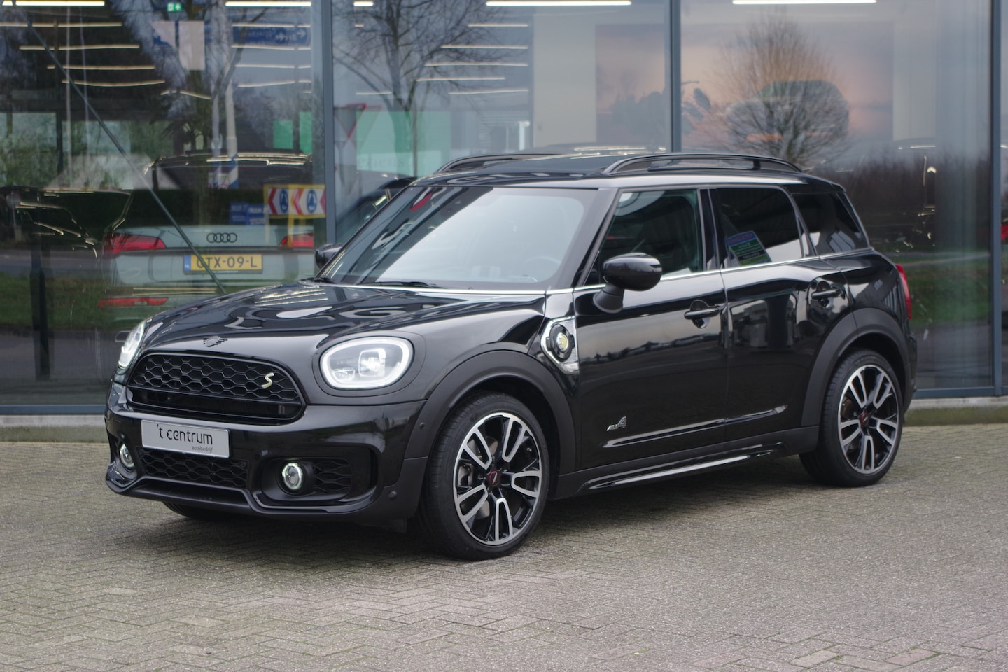 MINI Countryman - 2.0 Cooper S E ALL4 John Cooper Works Mini 2.0 Cooper S E 220 PK ALL4 John Cooper Works, Panoramadak, LED, 19" LM, Keyless, Came - AutoWereld.nl