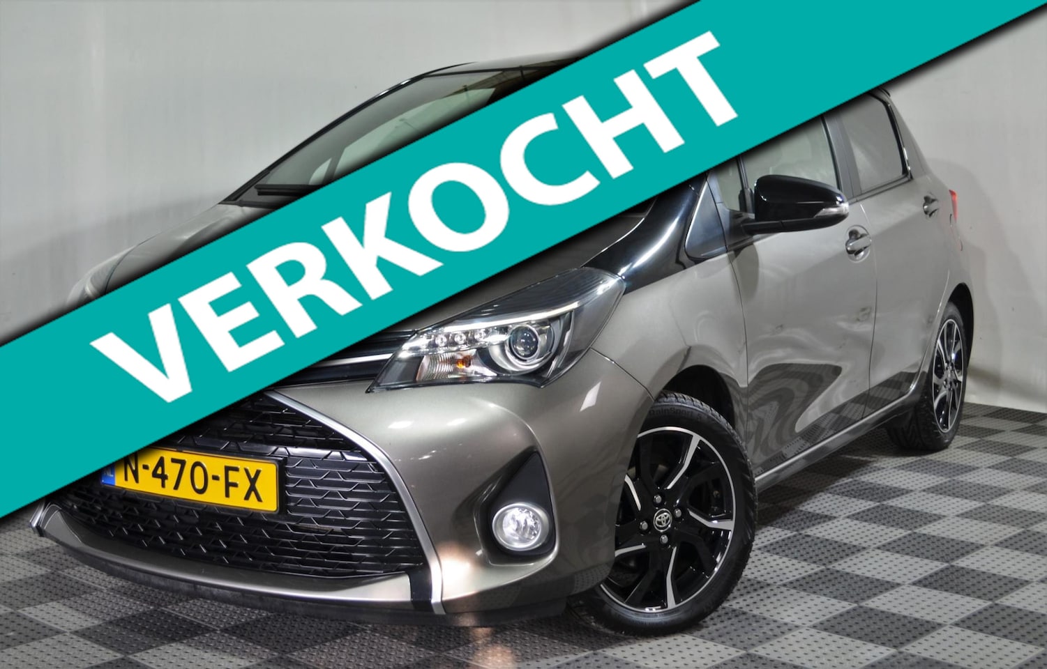 Toyota Yaris - 1.3 VVT-i Dynamic Bi-Tone / Navi./ Camera / Led. - AutoWereld.nl