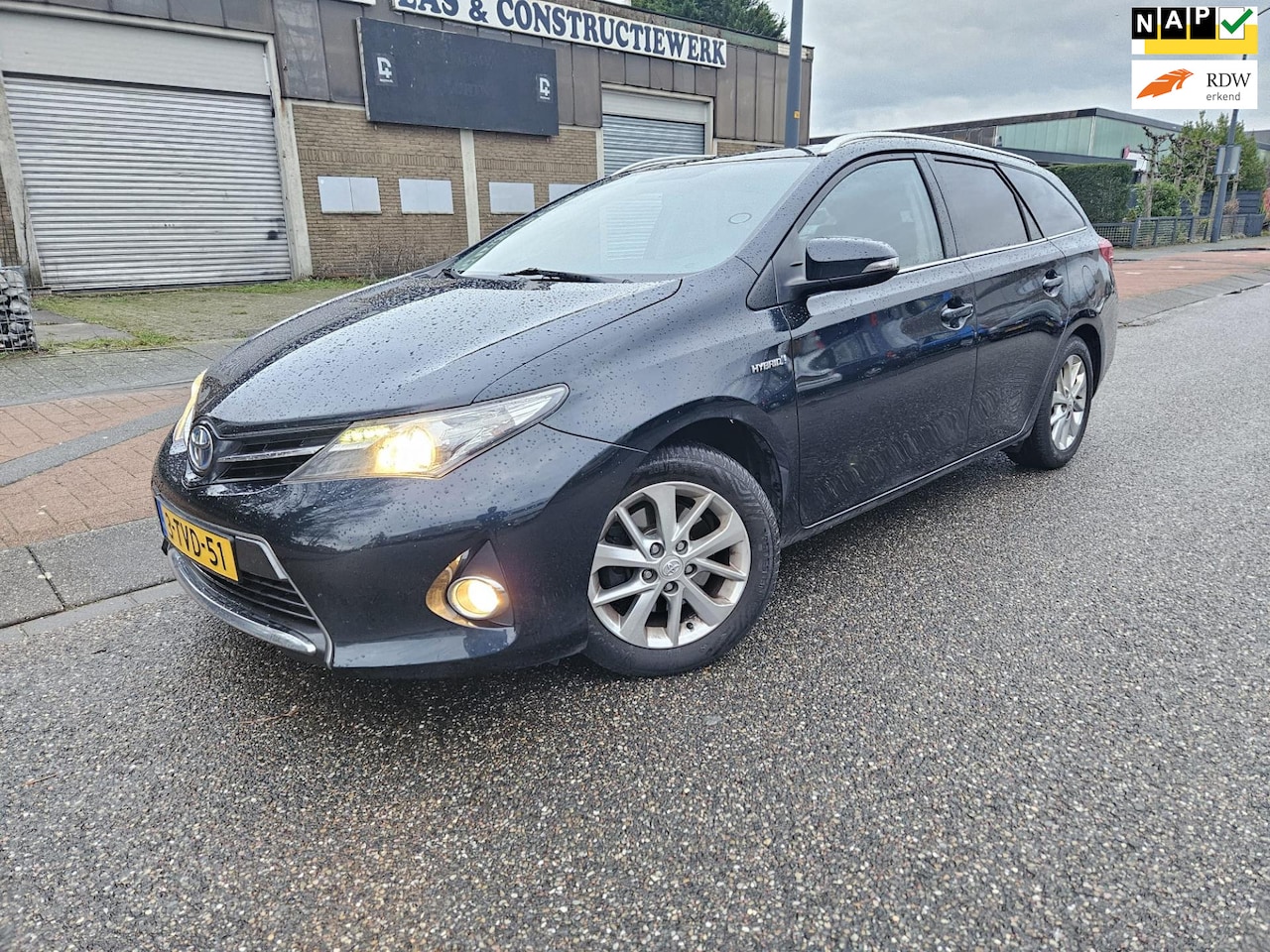 Toyota Auris Touring Sports - GARANTIE 1.8 Hybrid Lease Pano dak Camera Navi Cruise - AutoWereld.nl