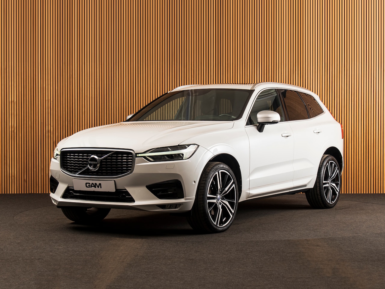 Volvo XC60 - 2.0 T6 AWD R-Design PANO-21"-B/W - AutoWereld.nl