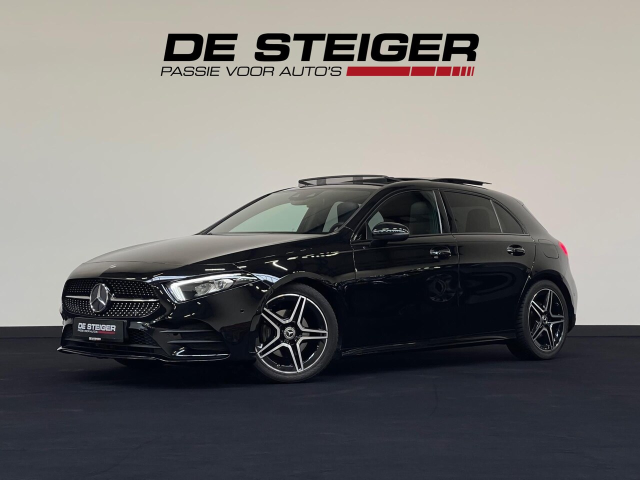 Mercedes-Benz A-klasse - 200 AMG Blackpack Pano Burmester Headup 360 Camera Sfeer - AutoWereld.nl