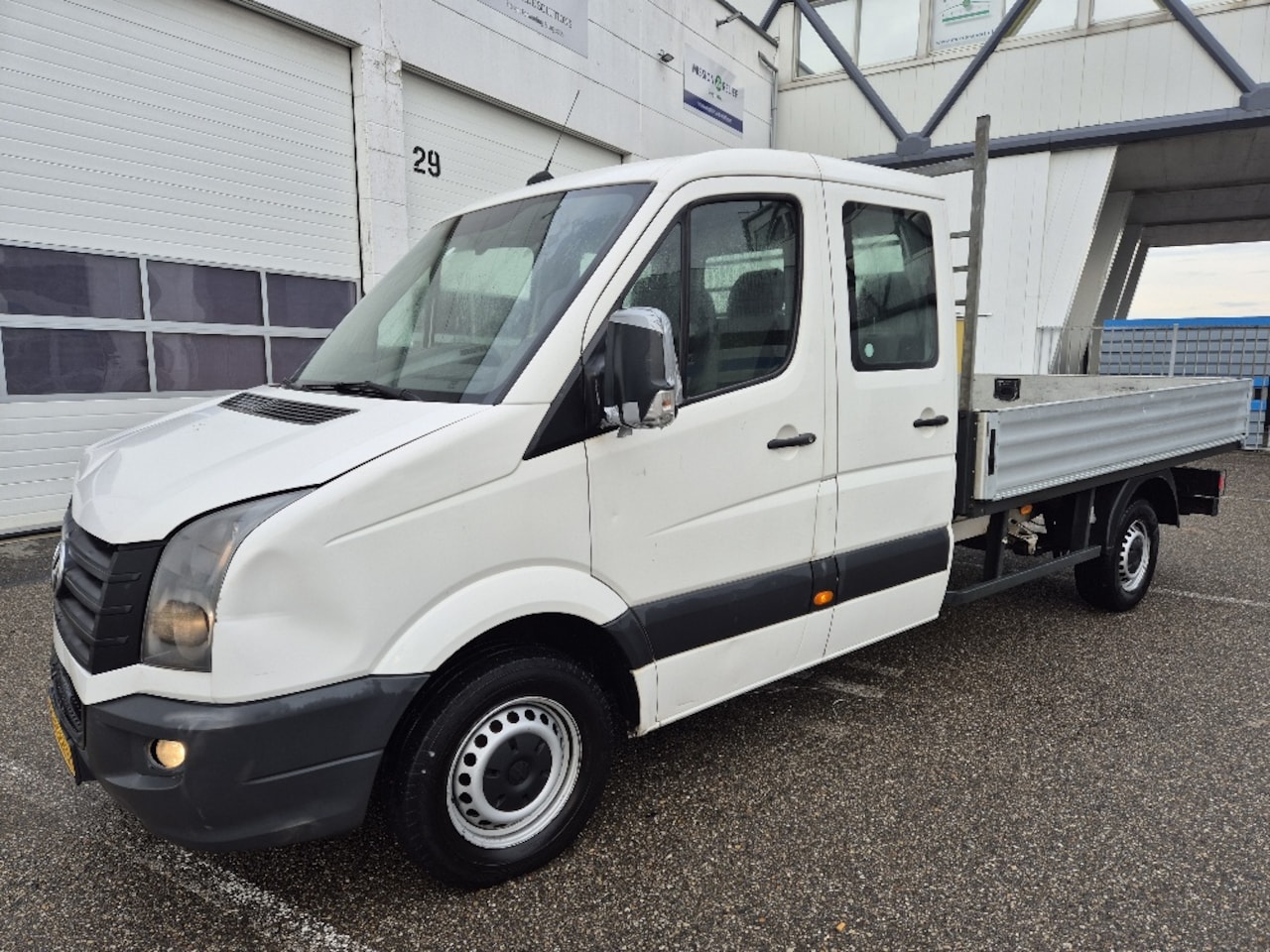 Volkswagen Crafter - 50 2.0 TDI L4H1 DC 7-pers 164pk lichte schade airco cruise 2800trekhaak - AutoWereld.nl