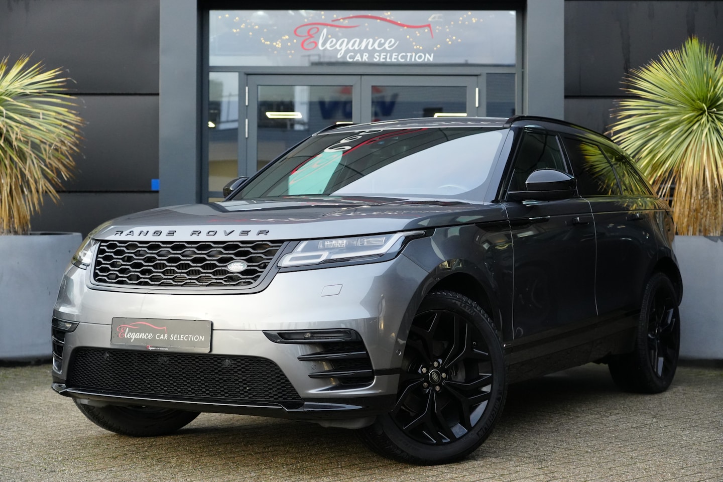 Land Rover Range Rover Velar - 2.0 P250 Turbo AWD R-Dynamic HSE 250pk Panoramadak/Stoelverwarming/Camera - AutoWereld.nl