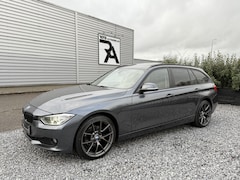 BMW 3-serie Touring - 316i High Exe Panodak|Navi|Xenon|PDC|Stoelverw Grijs