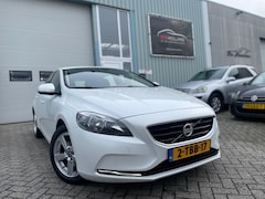 Volvo V40 - 1.6 D2 Momentum (bj DEC-2013) NAV|PDC|PARELMOER