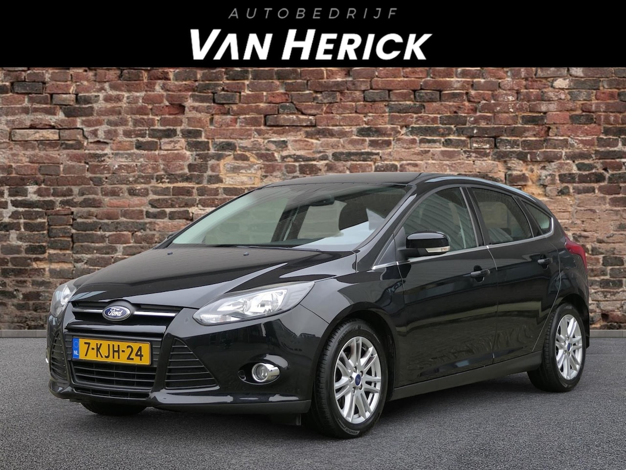 Ford Focus - 1.0 EcoBoost Titanium 125PK | Cruise | Clima | Navi | Trekhaak - AutoWereld.nl