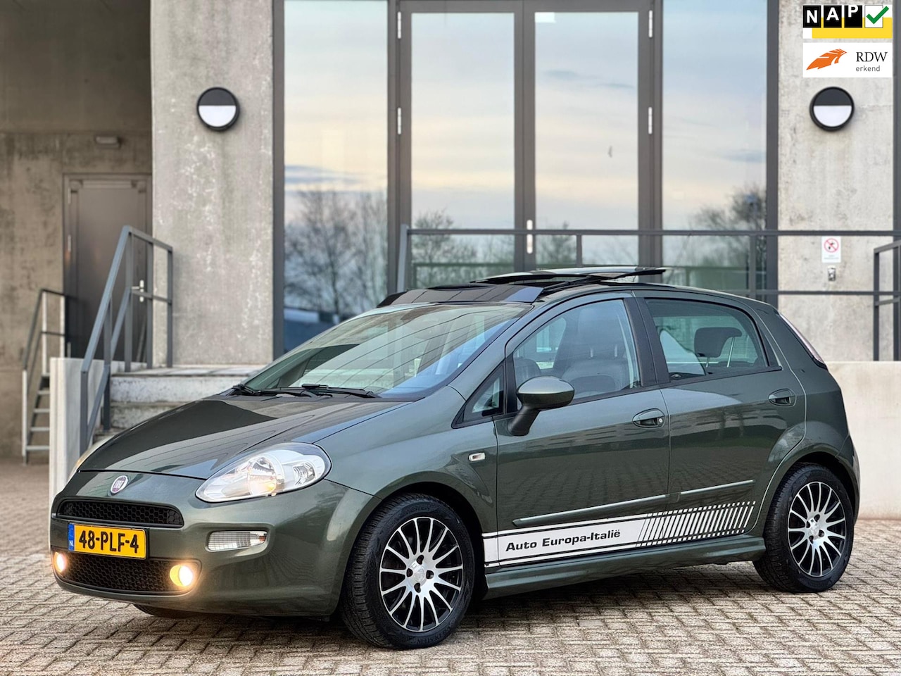 Fiat Punto Evo - 1.3 M-Jet Dynamic/PANO/LEDER/AIRCO/CRUISE/5DEURS/ - AutoWereld.nl