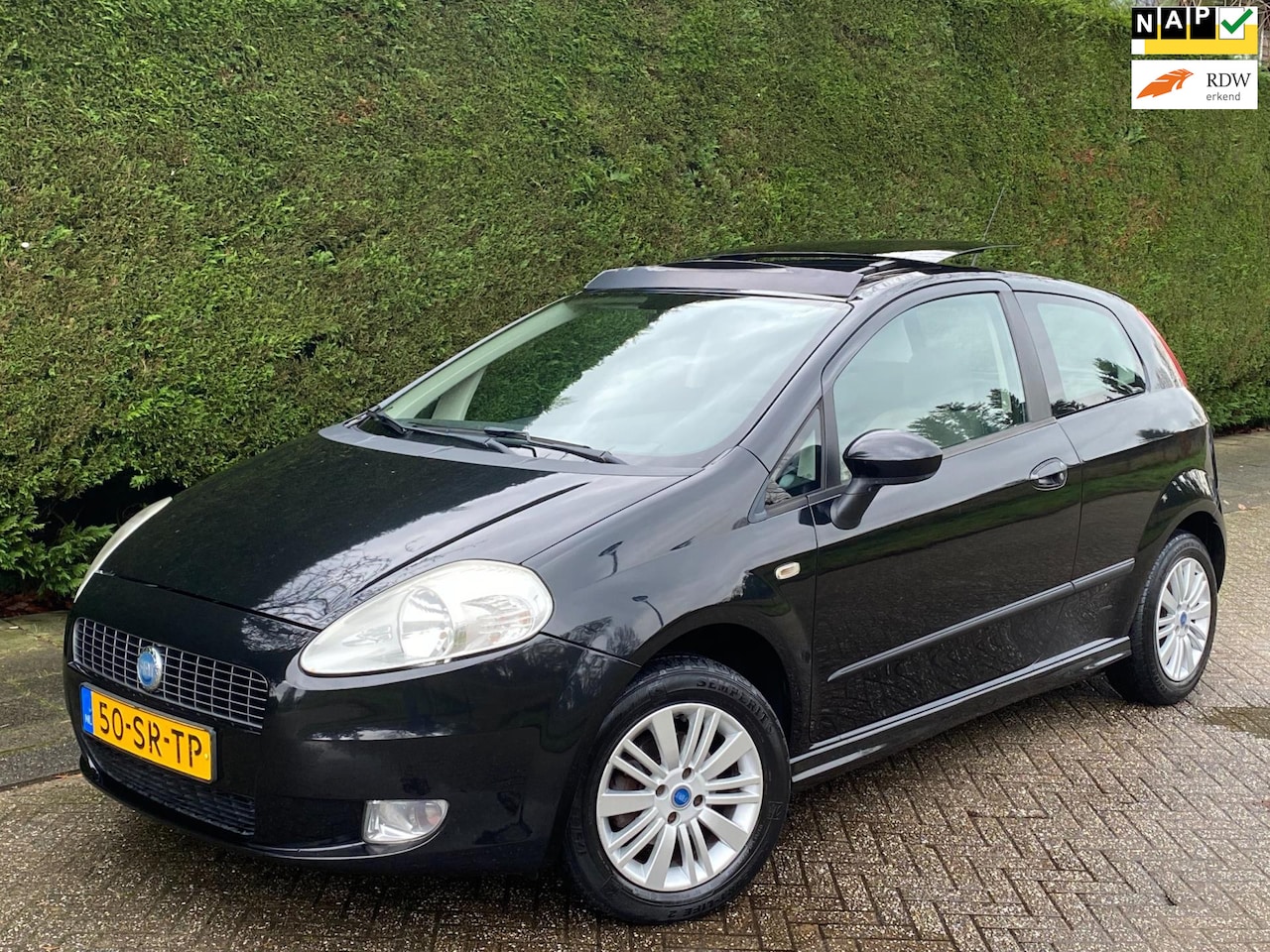 Fiat Grande Punto - 1.4 AIRCO/PANORAMADAK/PDC/APK NIEUW 2-2026 - AutoWereld.nl