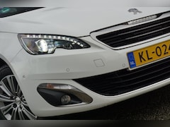 Peugeot 308 SW - 1.2 130PK Allure AUT | Blanc Banquise | Panodak/NAV/Camera/Trekhaak/PDC - Super netjes