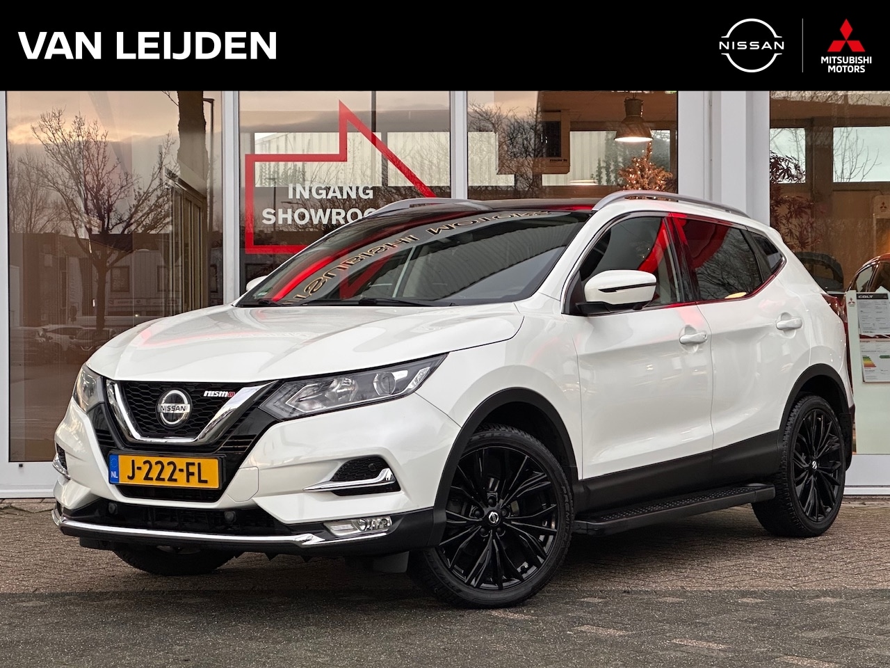 Nissan Qashqai - 1.3 DIG-T 140pk N-Connecta | Trekhaak | Panoramadak | 19 inch | All-season | Navigatie | A - AutoWereld.nl