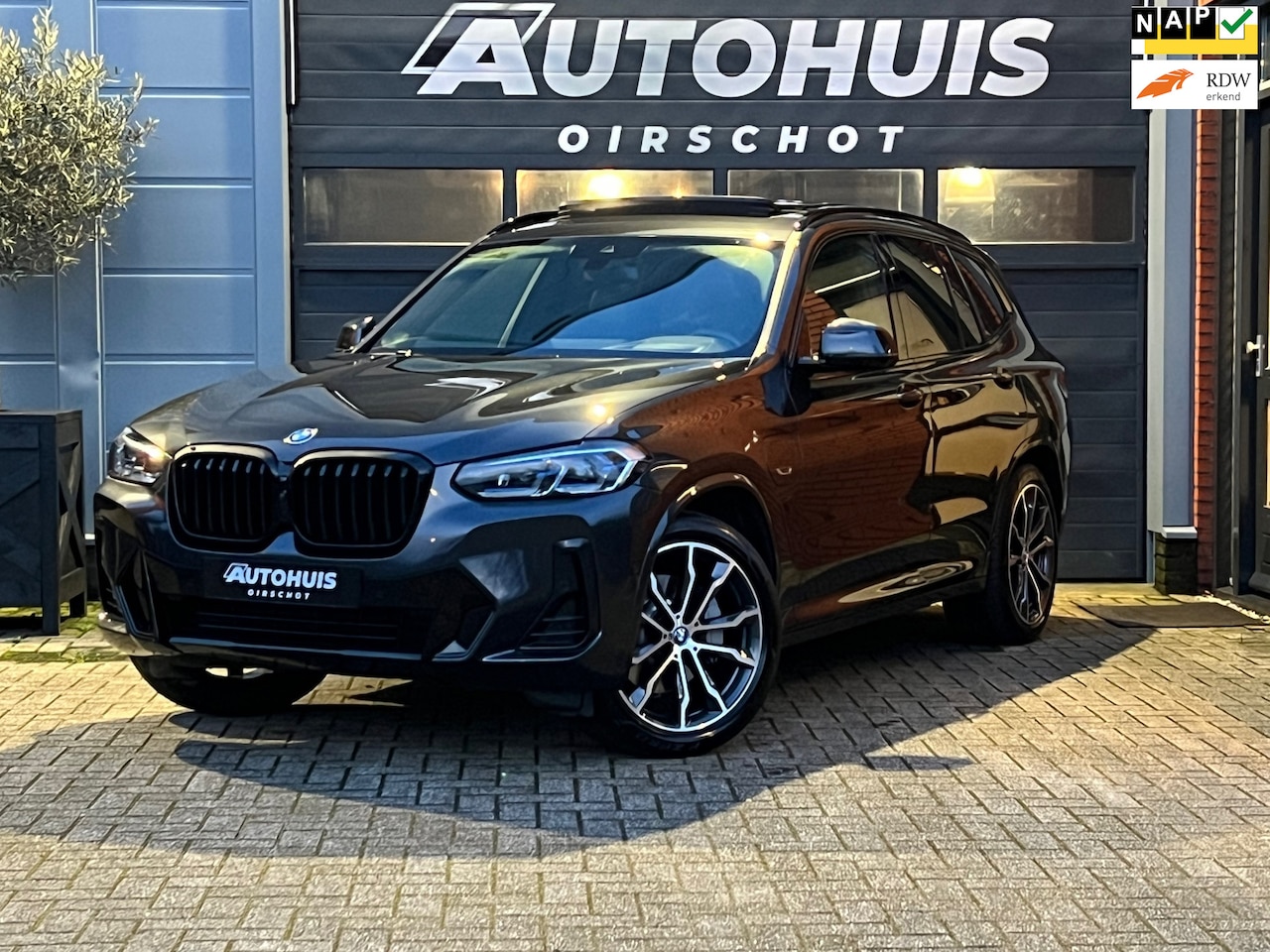 BMW X3 - XDrive30e High Executive Edition M Facelift Pano/ M Memory stoelen/360 Camera/ 20"/ Laserl - AutoWereld.nl