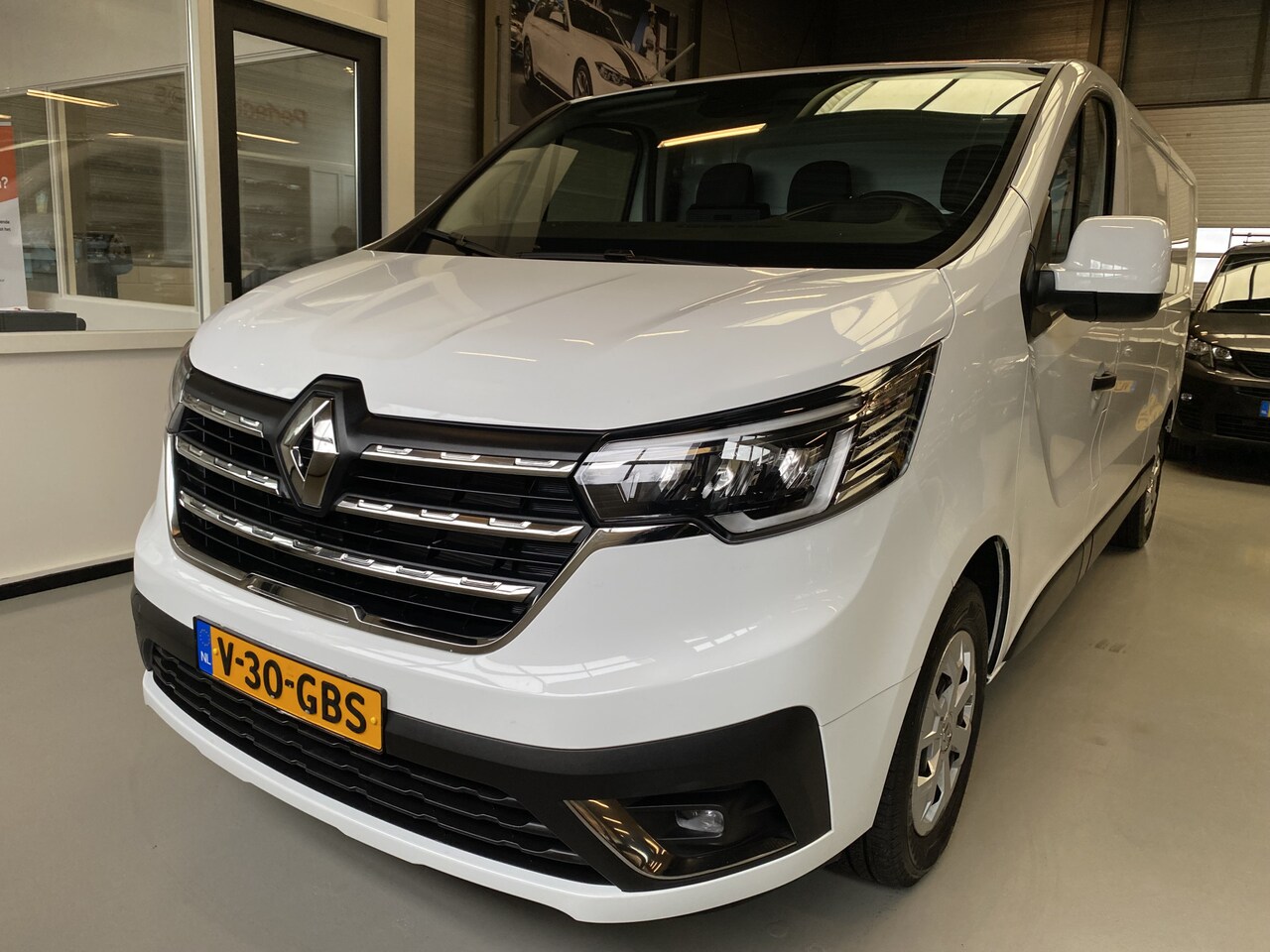 Renault Trafic - 2.0 dCi 150 T30 L2H1 Work Edition Led, Cruise, Navi, 1st eigenaar - AutoWereld.nl