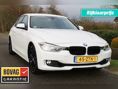 BMW 3-serie - 320I 184pk Upgrade Ed. Sedan automaat ECC/cruise/navi/leer/xenon