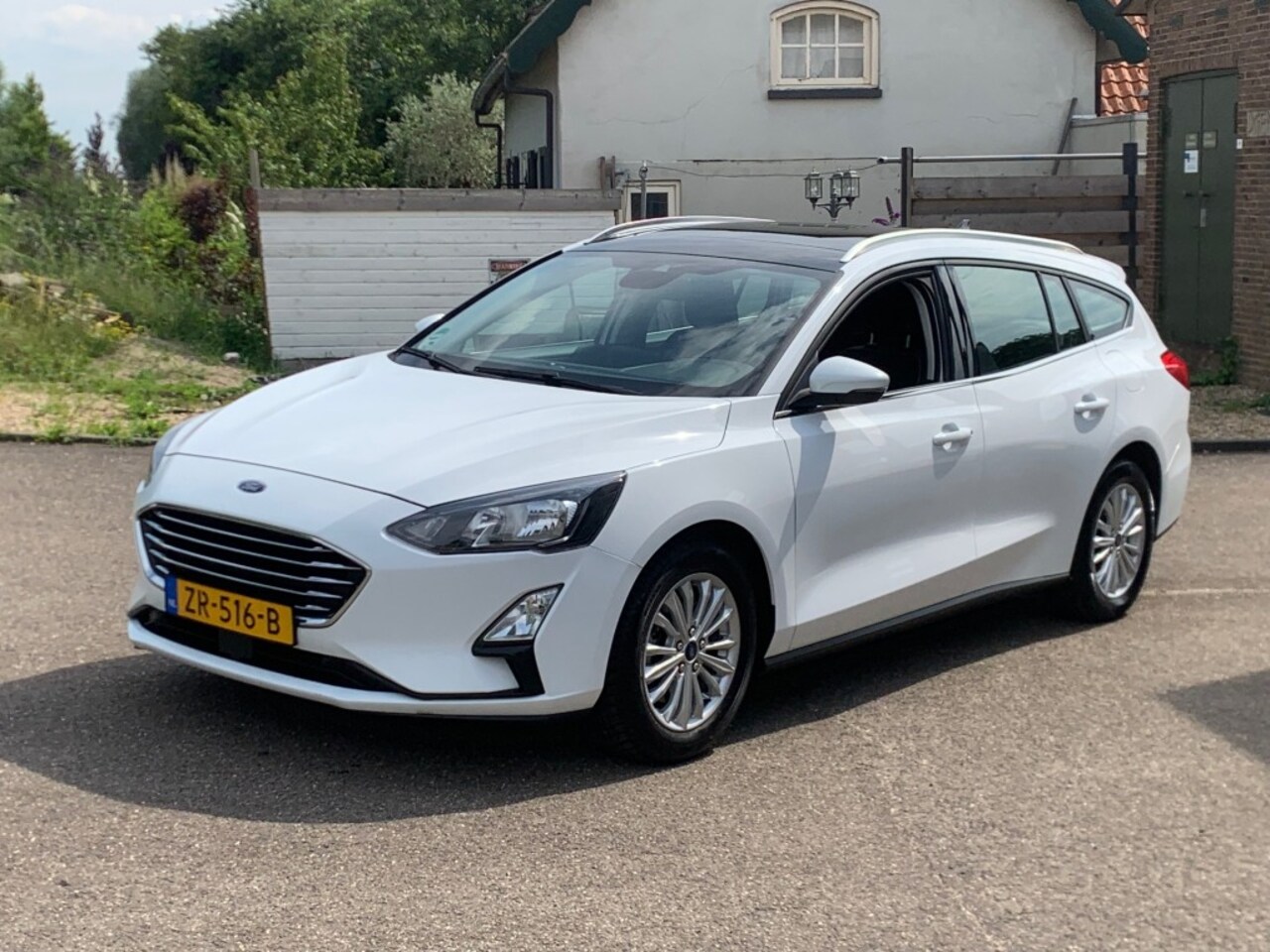 Ford Focus - 1.0 ECOB. TIT. BNS 125 PK 6BAK  nu van 11450-voor 10450 - AutoWereld.nl