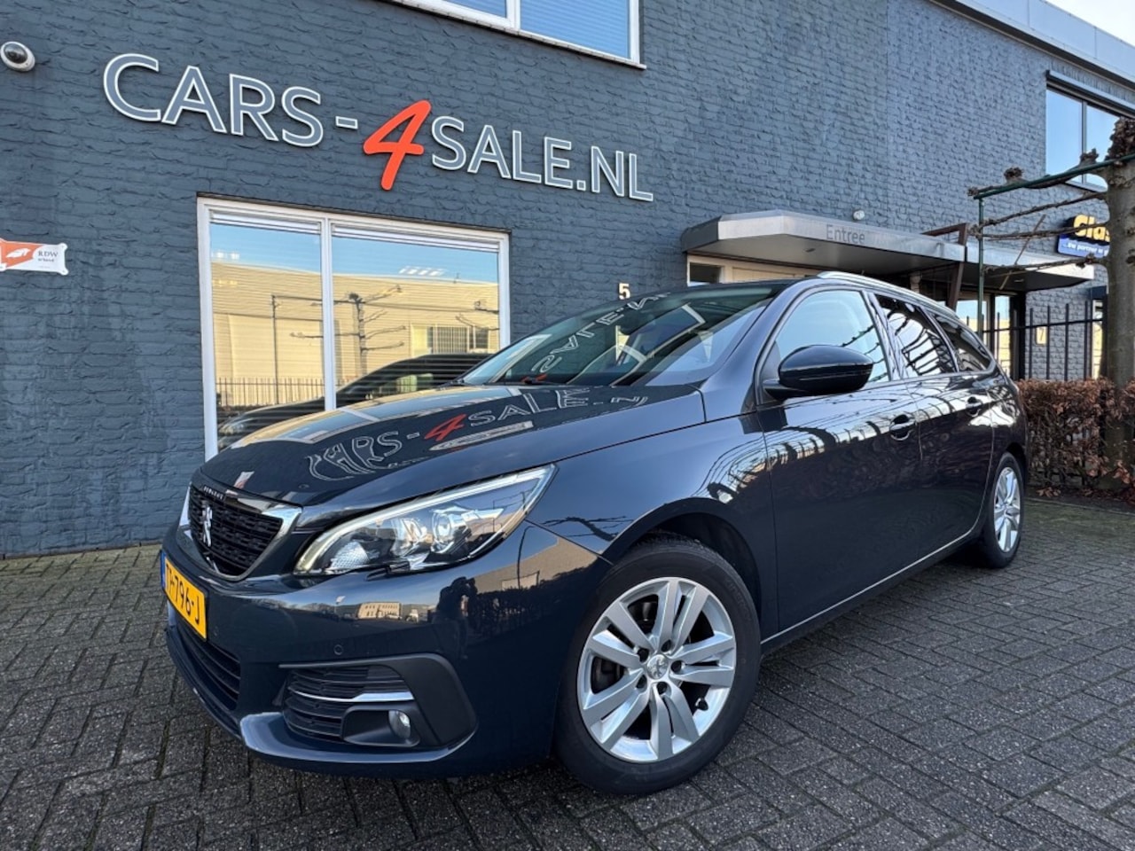 Peugeot 308 - SW 1.2 Puretech 110pk Executive + Lmv + Nav + Pdc + Panorama - AutoWereld.nl