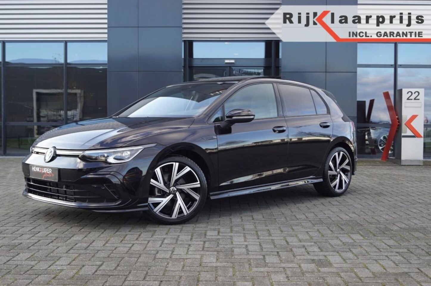 Volkswagen Golf - 1.5 TSI DSG R-Line 150pk Panodak/ Camera /ACC/ Black style - AutoWereld.nl