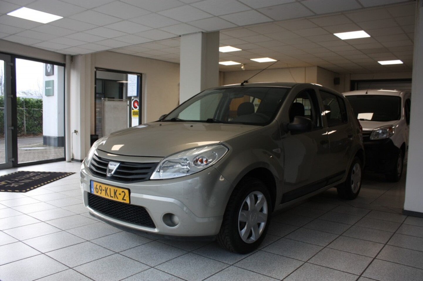 Dacia Sandero - 1.2 16V Ambiance - AutoWereld.nl