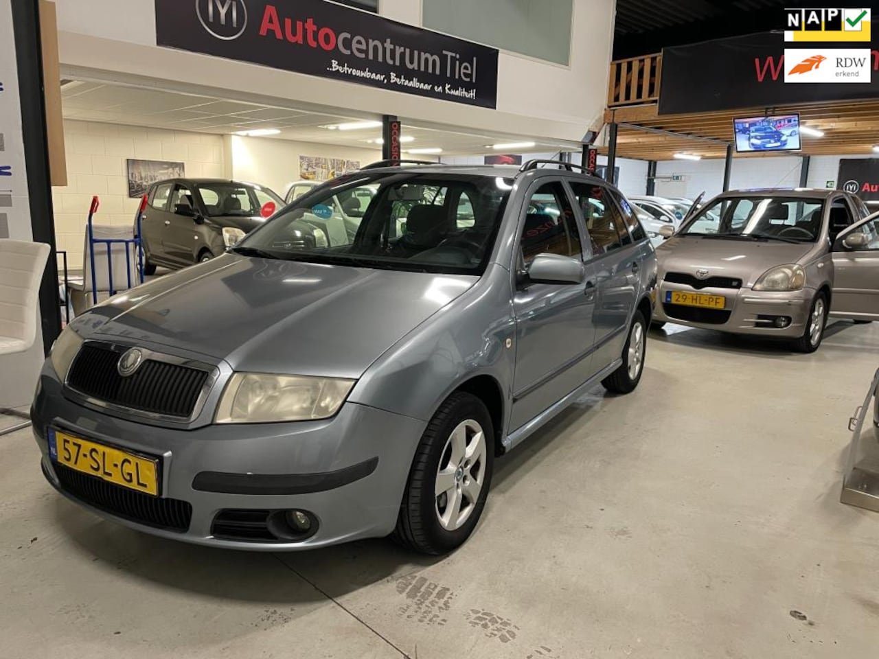 Skoda Fabia Combi - 1.4-16V Elegance * Airco * parkeersensor * NW APK - AutoWereld.nl