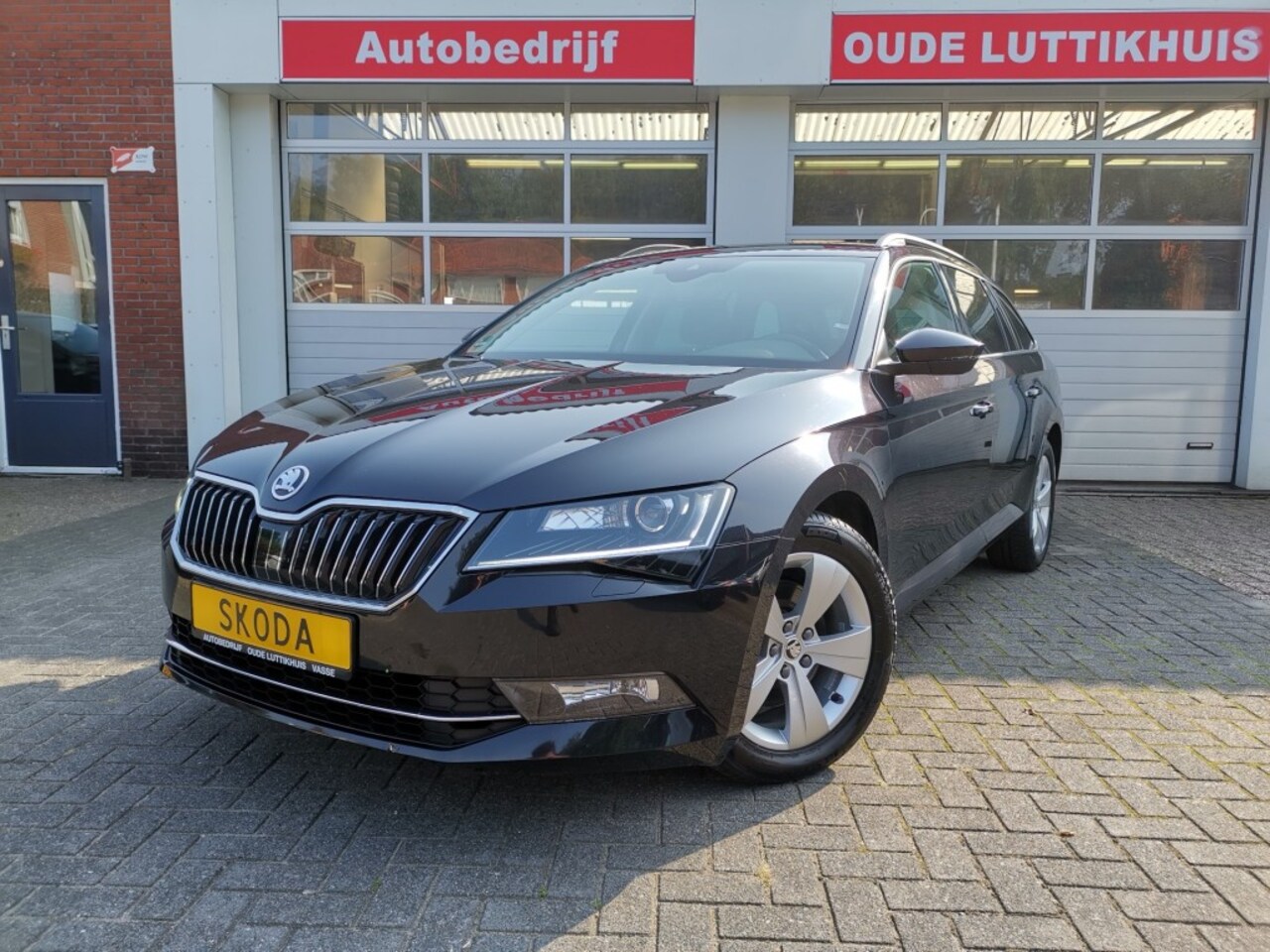 Skoda Superb Combi - Combi 1.4 TSI 150PK Ambition DSG Camera App-Connect Cruise - AutoWereld.nl