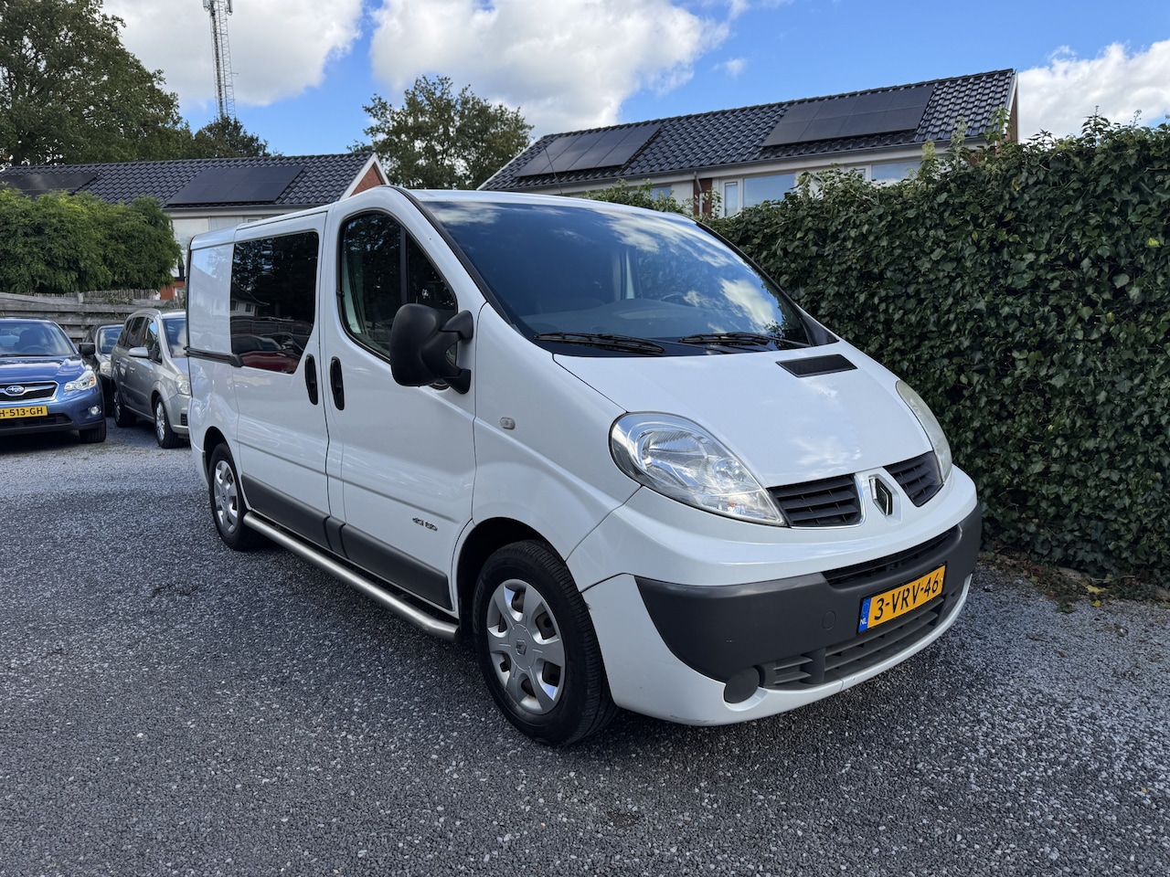 Renault Trafic - 2.5 dCi T29 L1H1 Automaat | Navi | Autom. Airco | Cruise Control | PDC | Trekhaak | 3 Zits - AutoWereld.nl