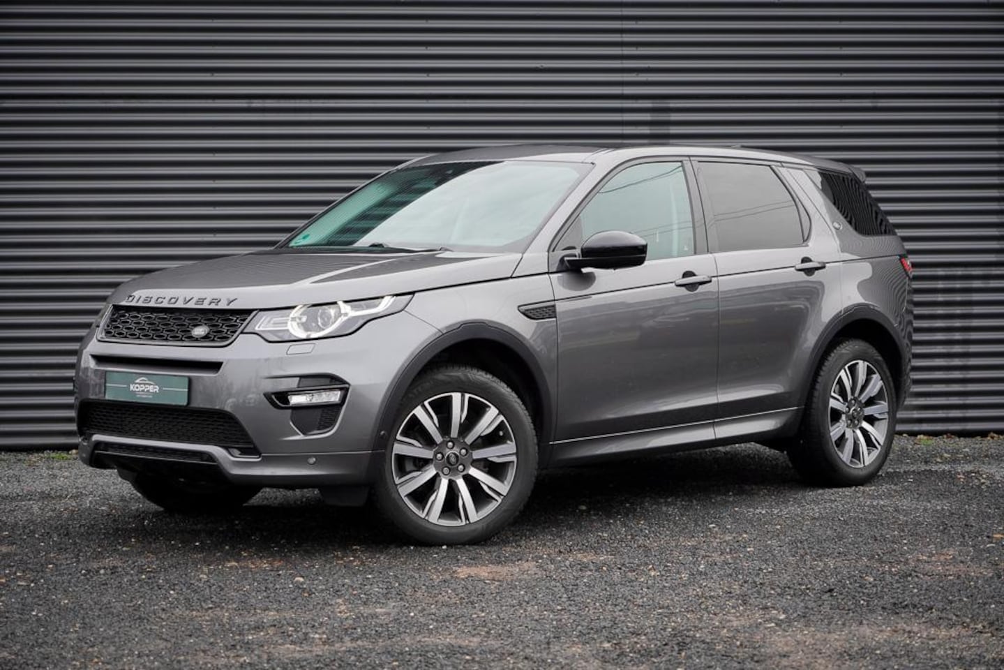 Land Rover Discovery Sport - 2.0 Si4 4WD HSE Luxury / Leder / Pano / Trekhaak / Black Pack - AutoWereld.nl