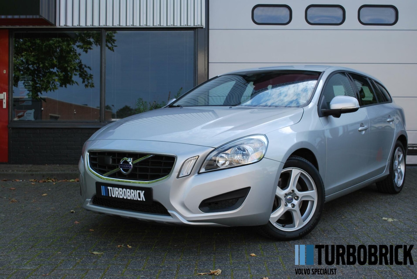 Volvo V60 - 2.0T Kinetic | Cruise | Climate | Leder | 203pk | zeer luxe - AutoWereld.nl