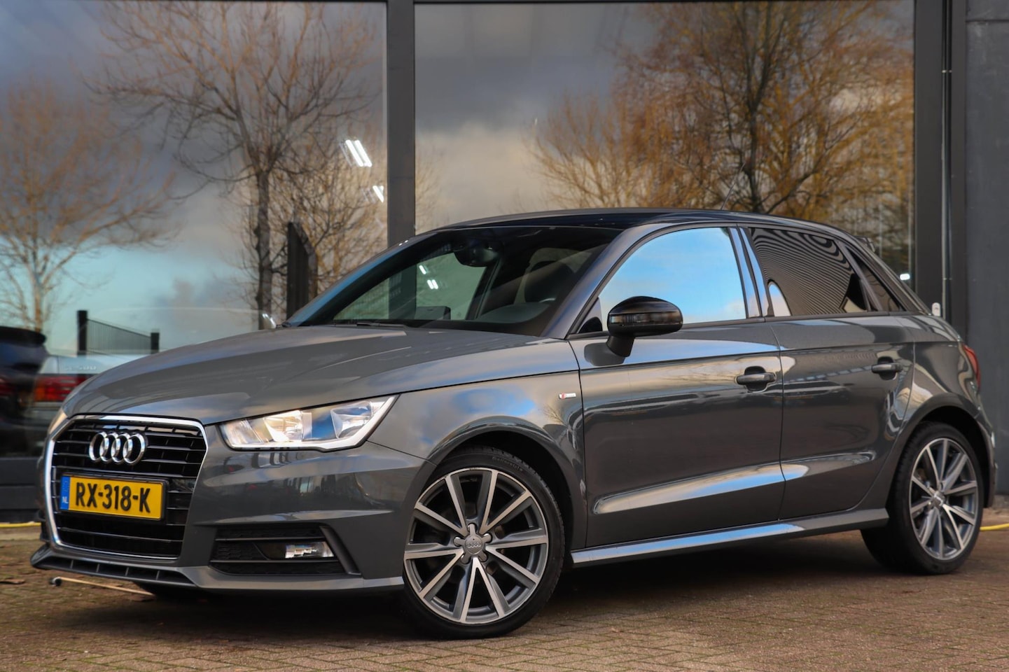 Audi A1 Sportback - 1.0 TFSI Adrenalin S-Tronic S Line | Zwart dak | 17 inch | Navigatie | Stoelverwarming - AutoWereld.nl