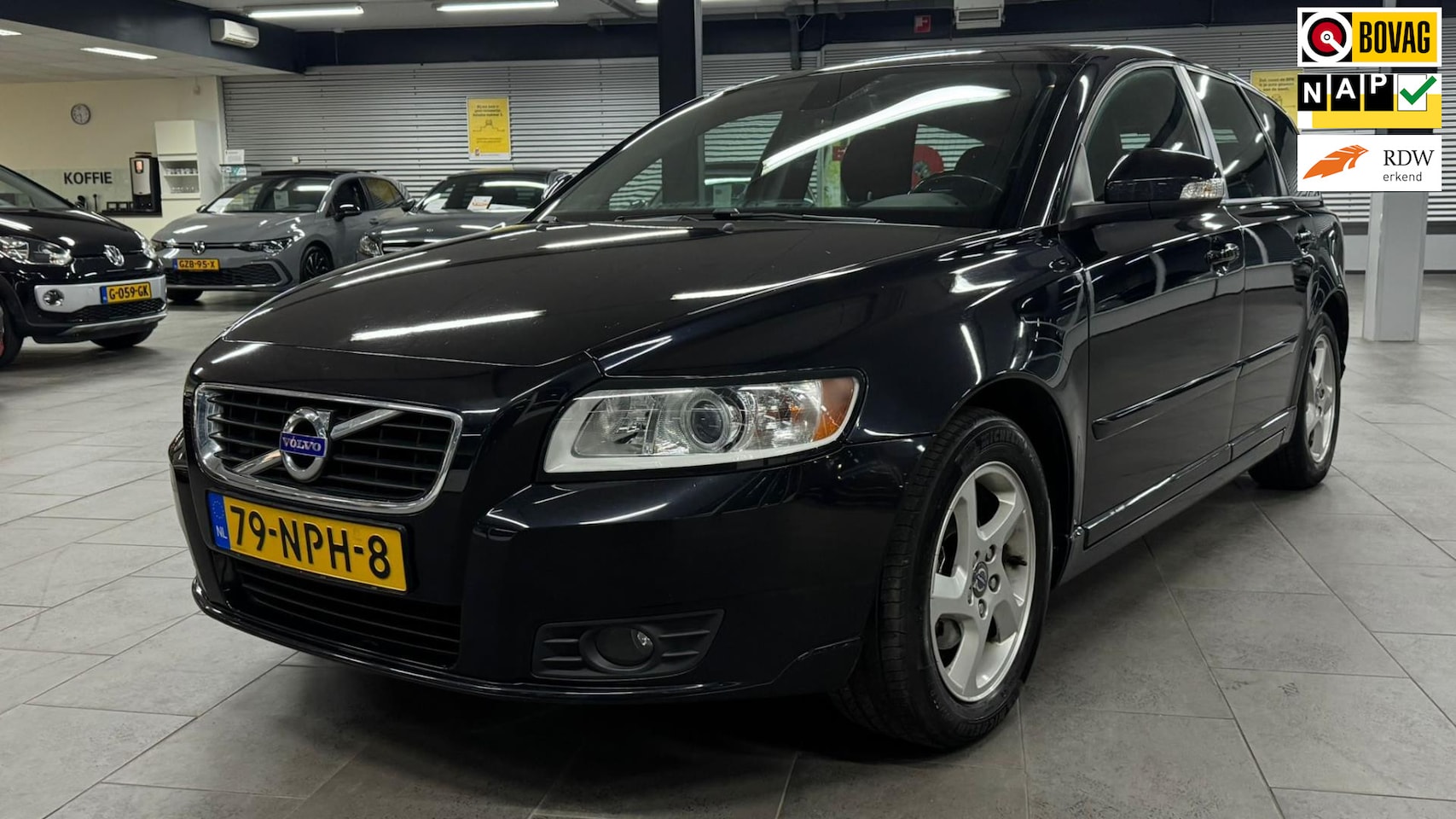 Volvo V50 - 2.0 Sport navigatie clima cruise controle lm-velgen elektrische pakket pdc Apk 20-08-2024 - AutoWereld.nl