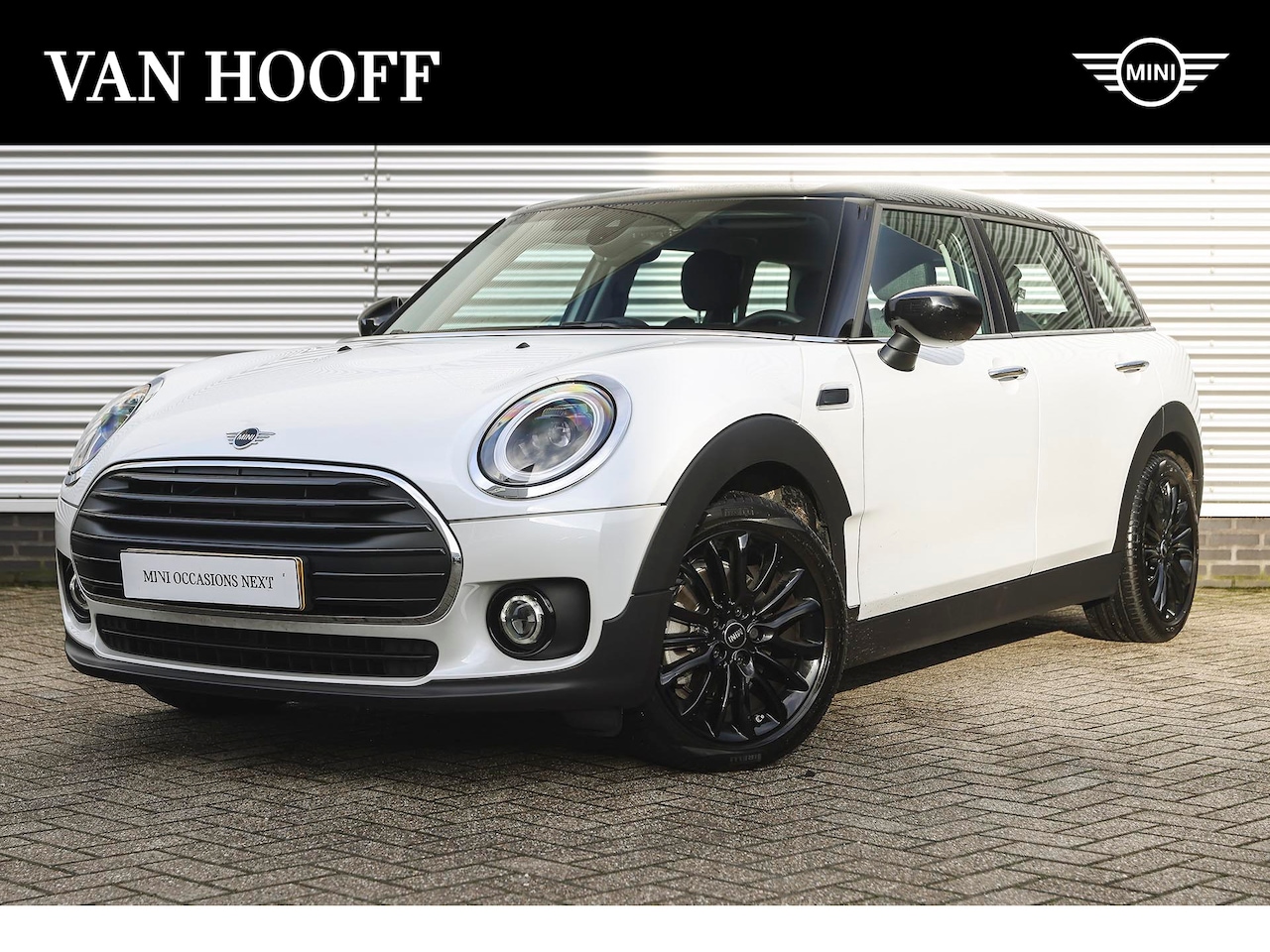 MINI Clubman - Cooper Classic Automaat / Achteruitrijcamera / Comfort Access / LED / Comfortstoelen / Dri - AutoWereld.nl