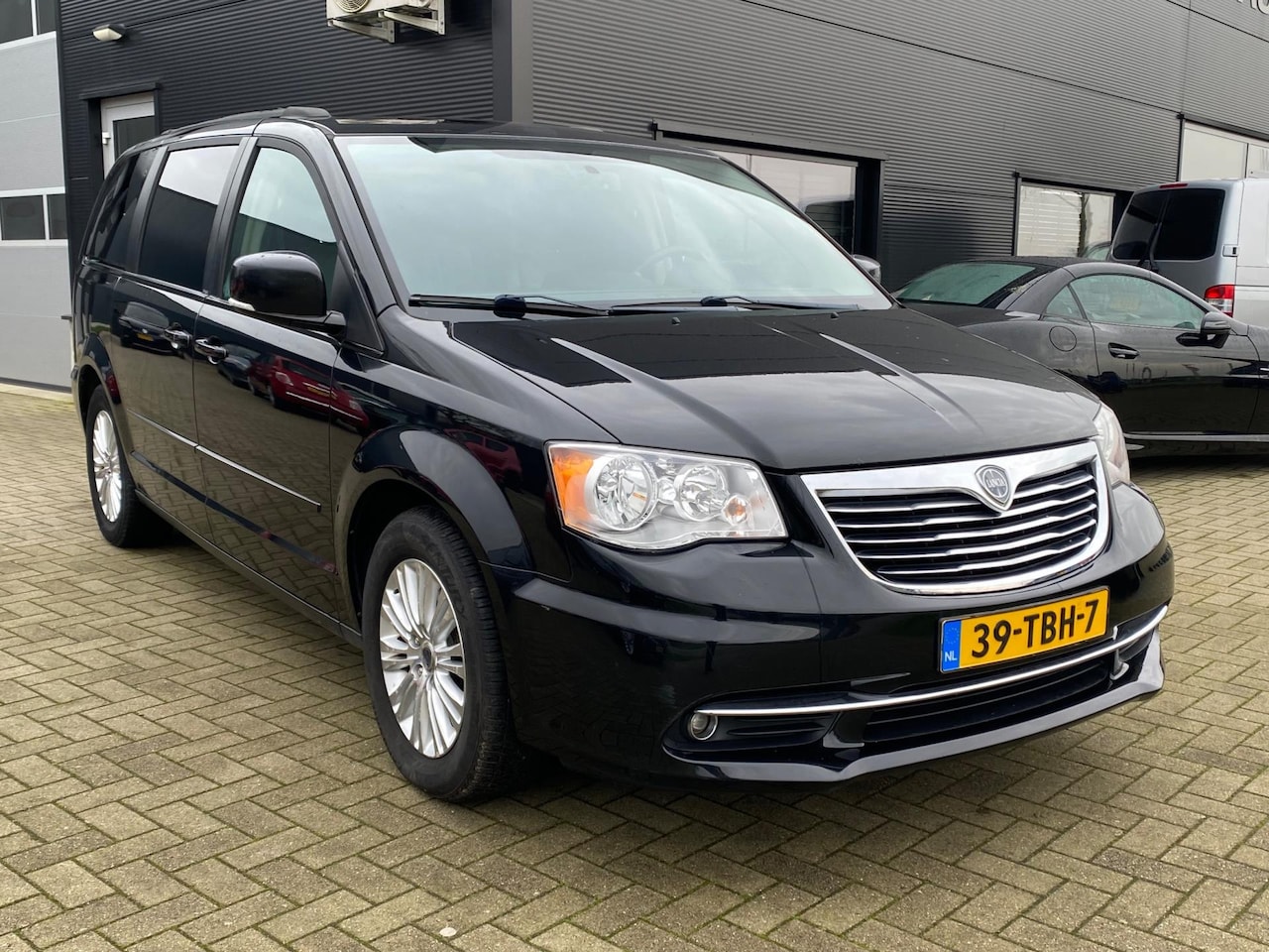 Lancia Voyager - 3.6 V6 283PK Automaat 7 pers. BTW-auto - AutoWereld.nl