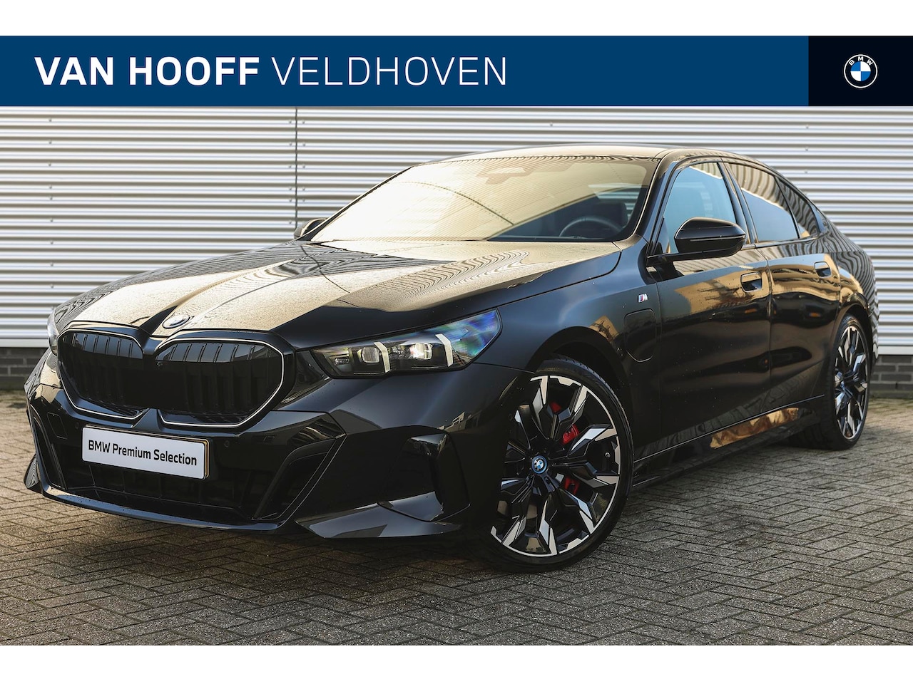 BMW 5-serie - 550e xDrive M Sport Automaat / Panoramadak / Adaptief M Onderstel Professional / Bowers & - AutoWereld.nl