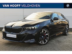 BMW 5-serie - 550e xDrive M Sport Automaat / Panoramadak / Adaptief M Onderstel Professional / Bowers &