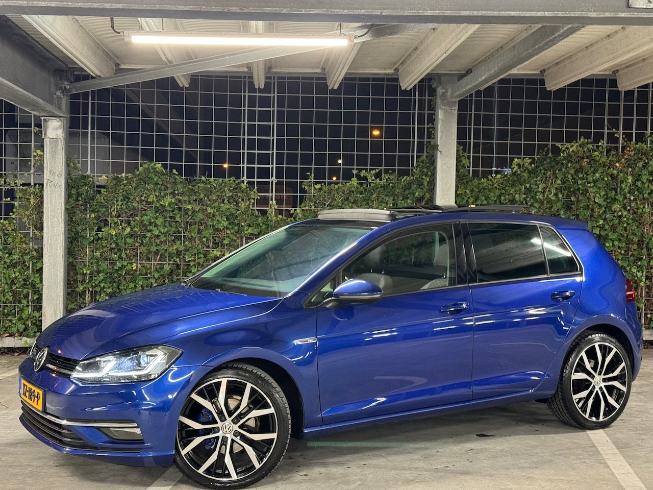 Volkswagen Golf - 1.6 TDI R-LINE DSG/PANO/VIRTUAL - AutoWereld.nl